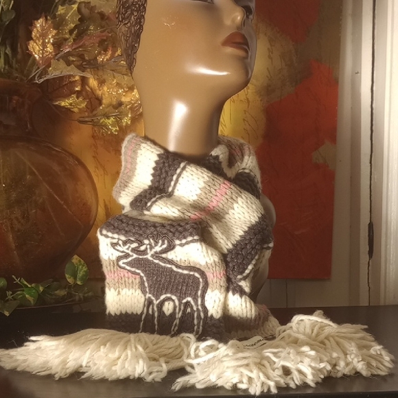 Abercrombie & Fitch Accessories - Cozy Knit Scarf with Moose Design